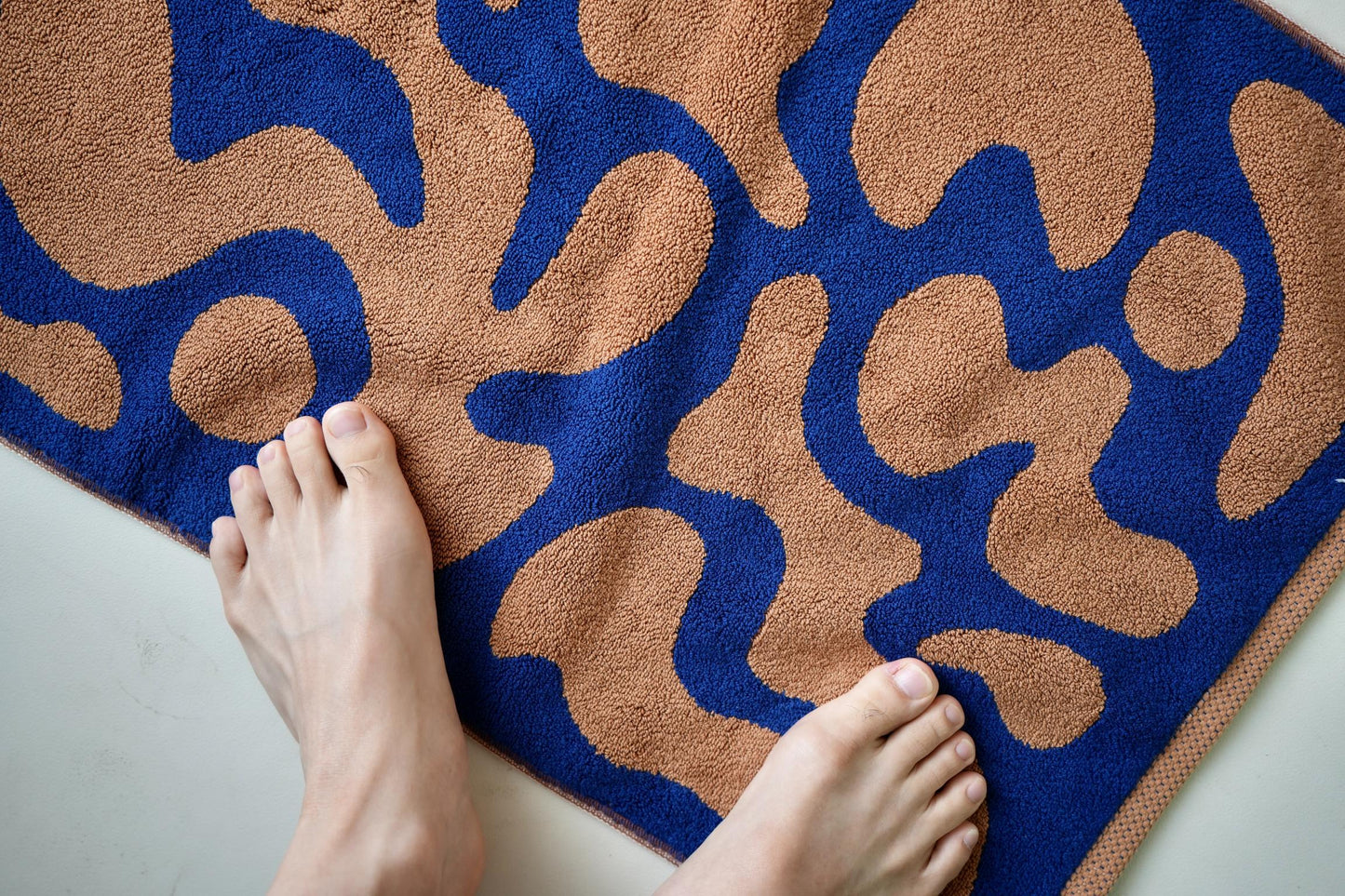 BATH MAT：Groovy