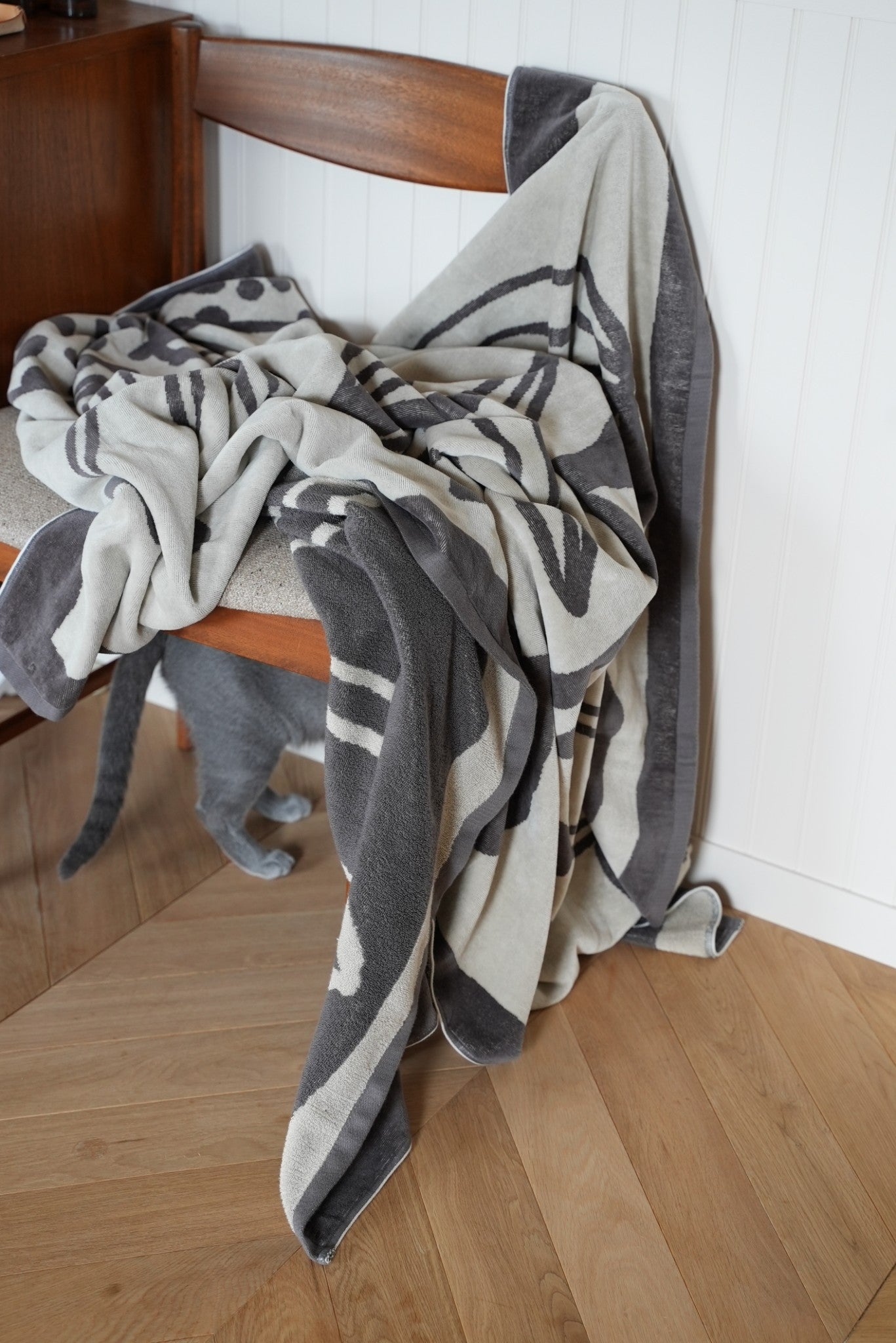 BED THROW BLANKET：Tiger Lily by whole