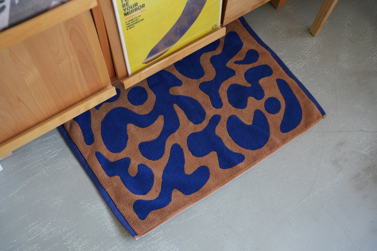 BATH MAT：Groovy