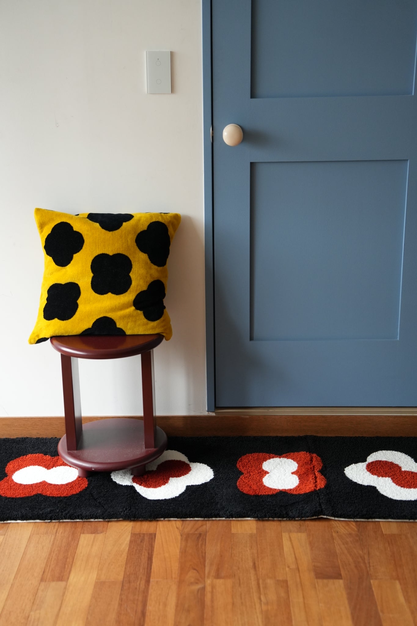 RUG【M】：Everything made of circles