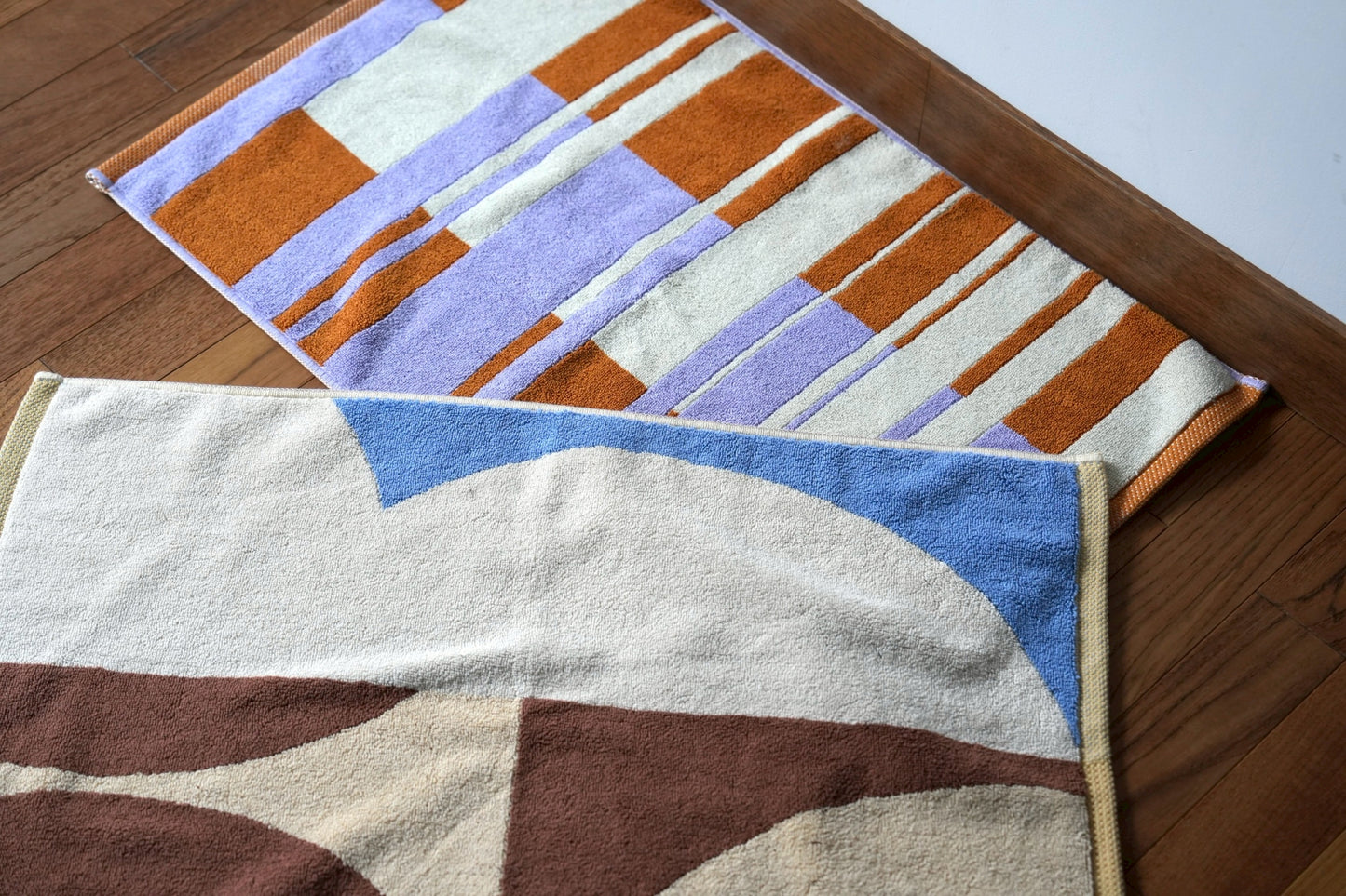 BATH MAT：Alternately