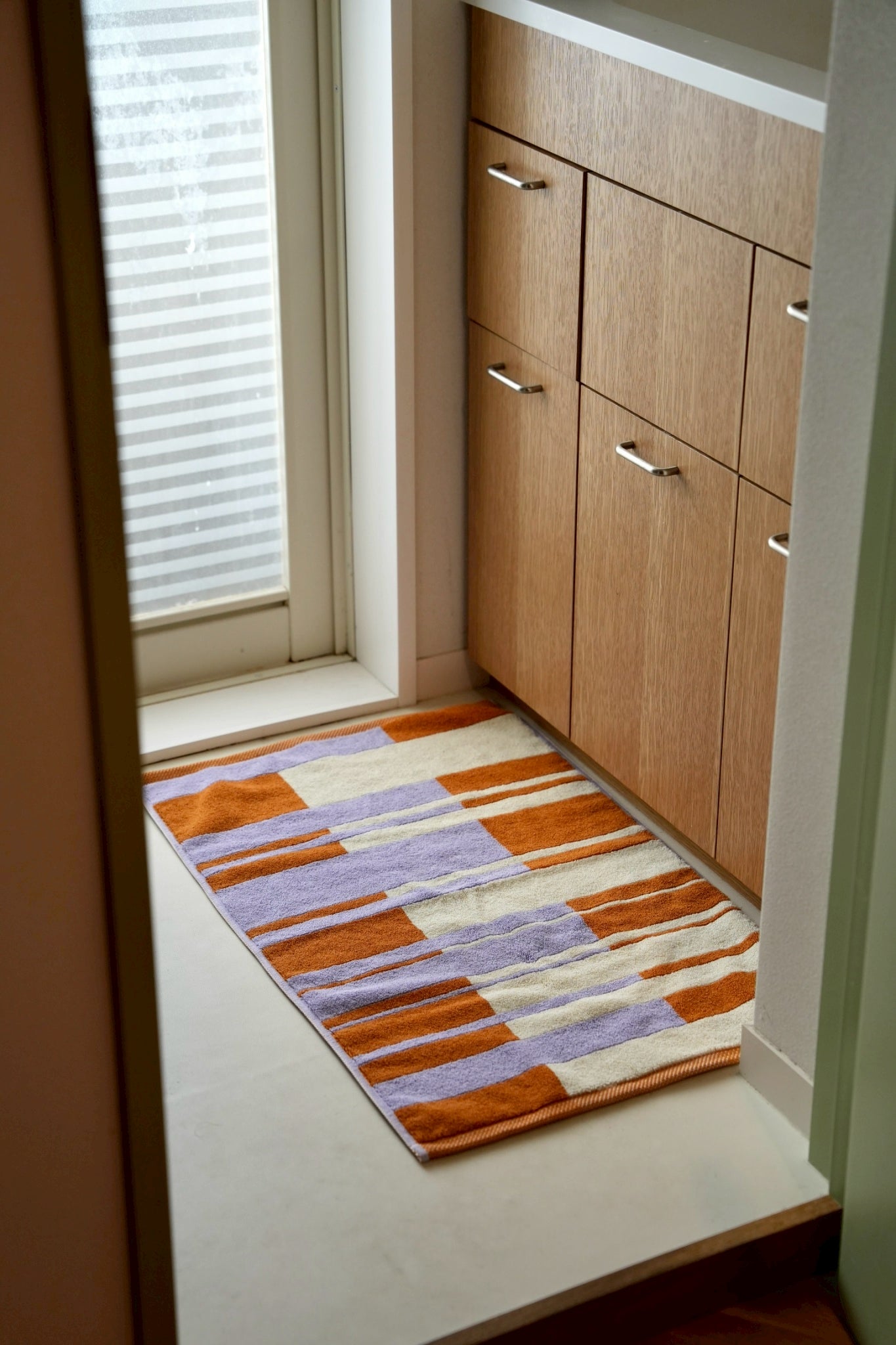 BATH MAT：Alternately