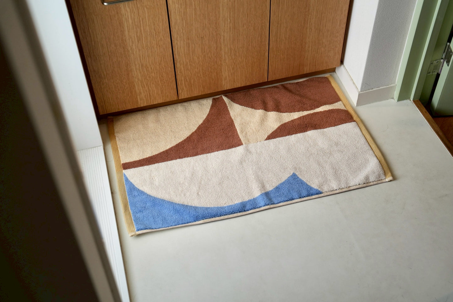 BATH MAT：Floating