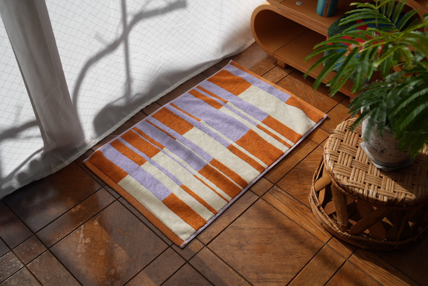 BATH MAT：Alternately