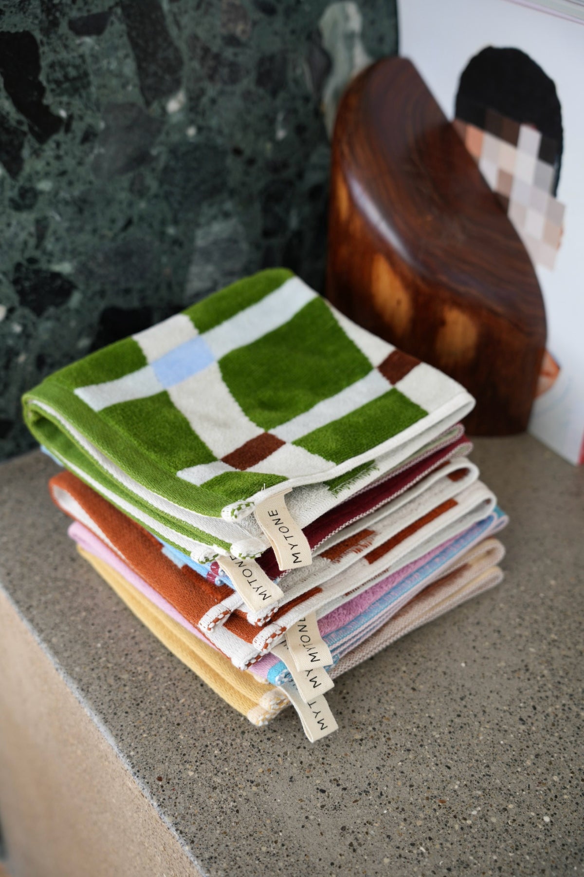 HAND TOWEL：Flow / terracotta