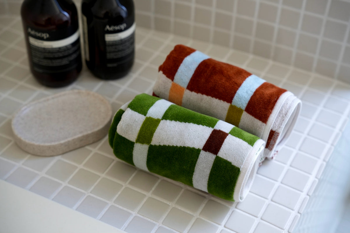 BATH TOWEL : Flow / terracotta