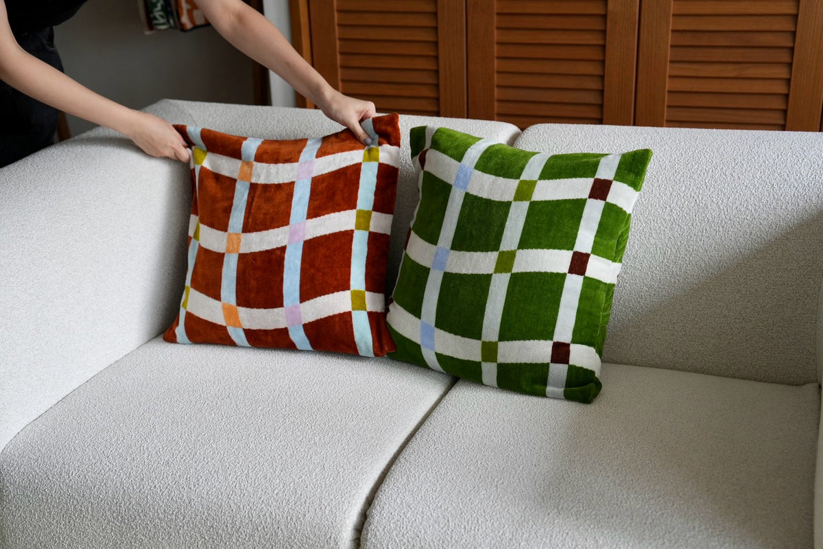 CUSHION COVER：Flow / moss green