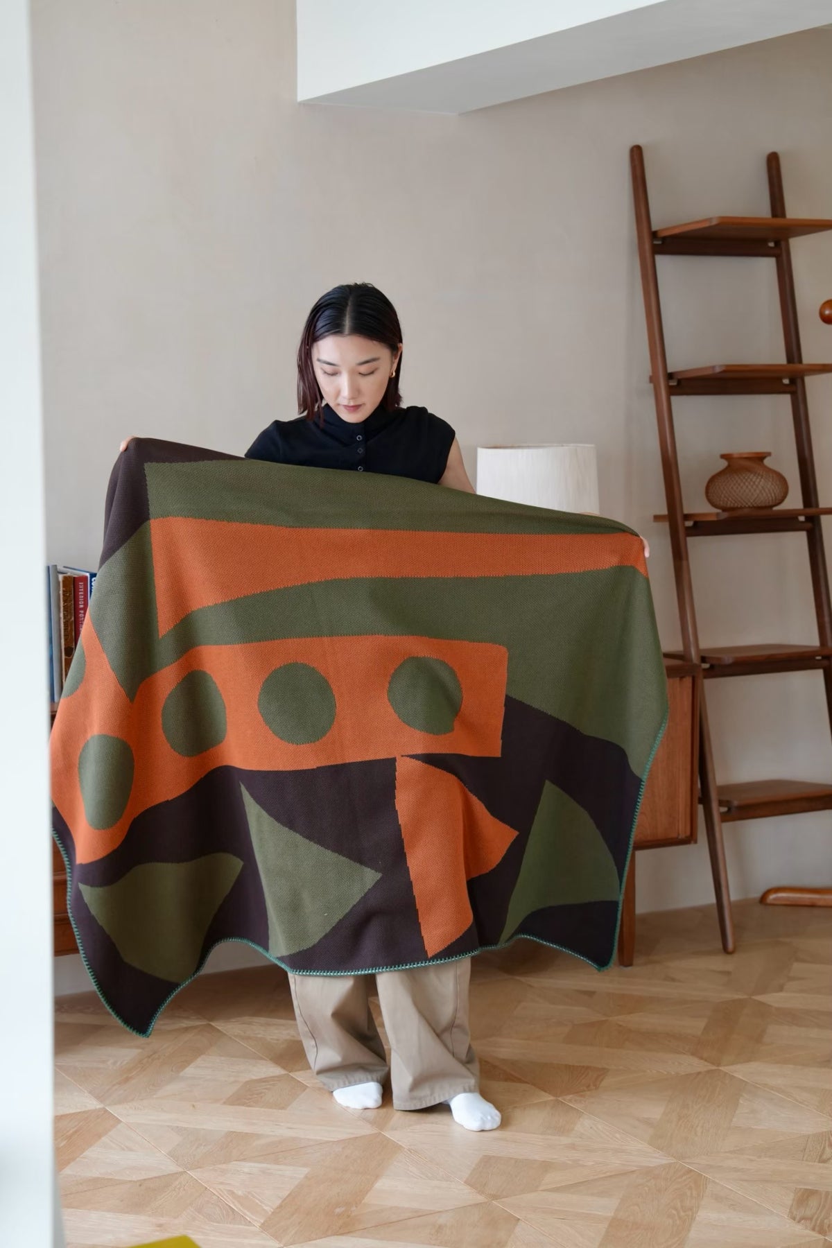 〈予約販売 / 限定タオルポーチ付〉ニットブランケット【M】：LOOP