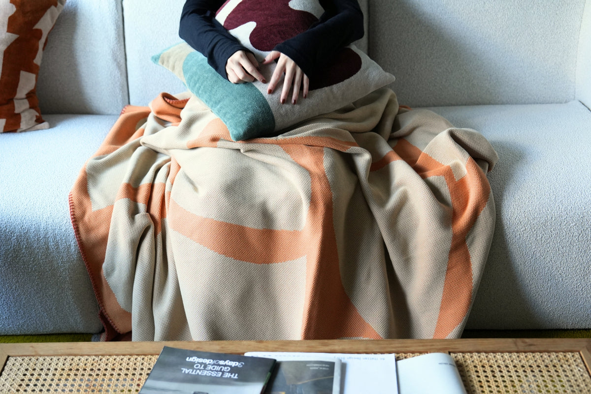 〈予約販売 / 限定タオルポーチ付〉ニットブランケット【M】：Giving