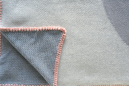 〈予約販売 / 限定タオルポーチ付〉ニットブランケット【M】：New color