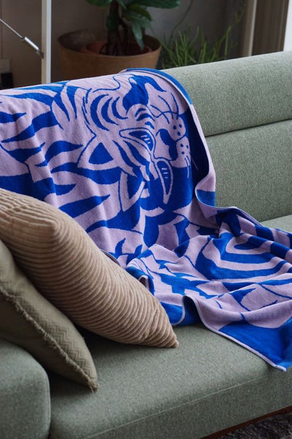BATH TOWEL : Tiger by Hélène Jacobs