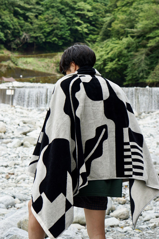 Load image into Gallery viewer, TOWEL BLANKET : Abstract Inlet by Asuka Watanabe
