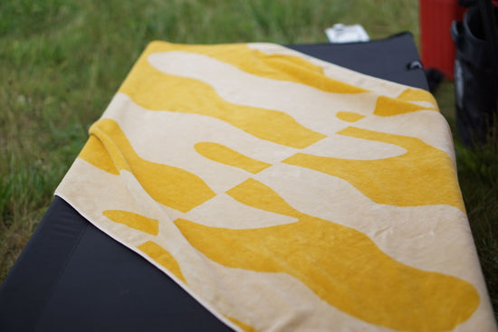 TOWEL BLANKET : The hottest fire / yellow