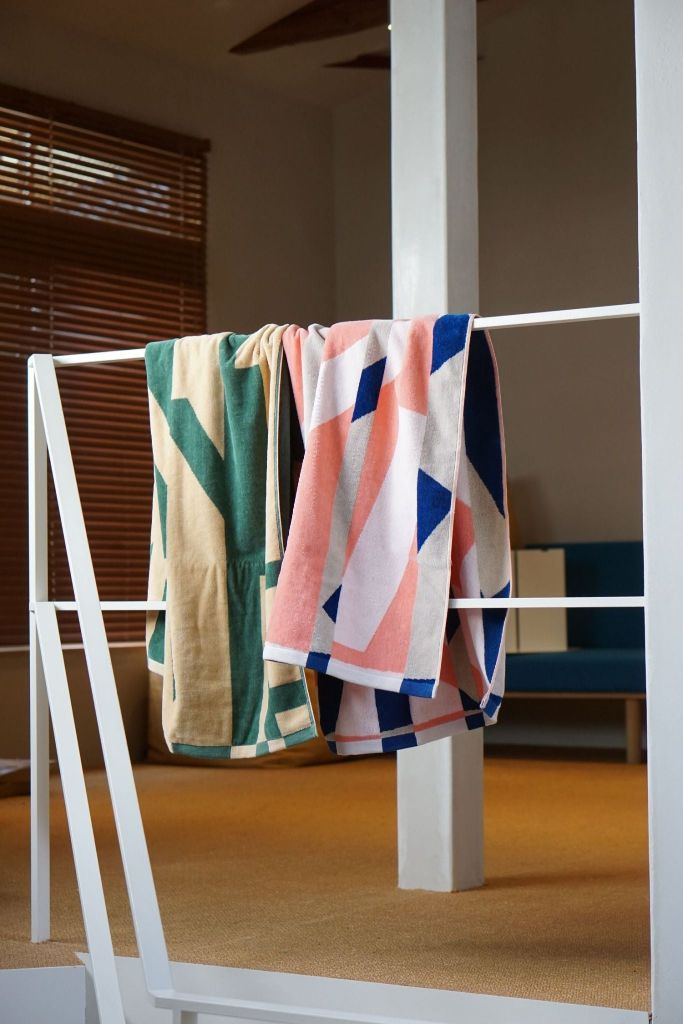 BATH TOWEL : Melody Line