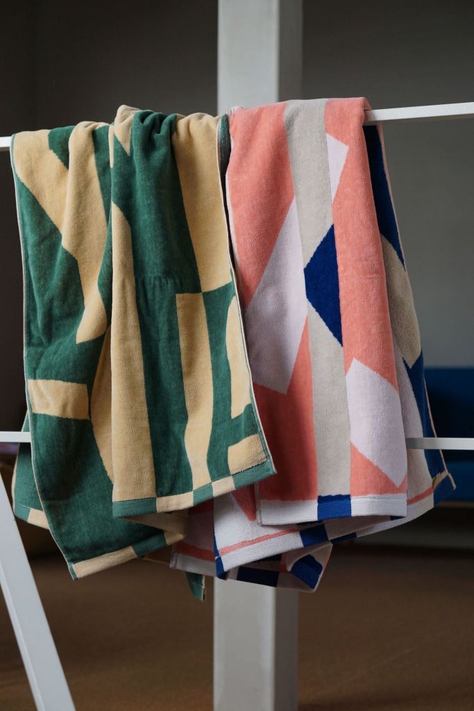BATH TOWEL : Melody Line